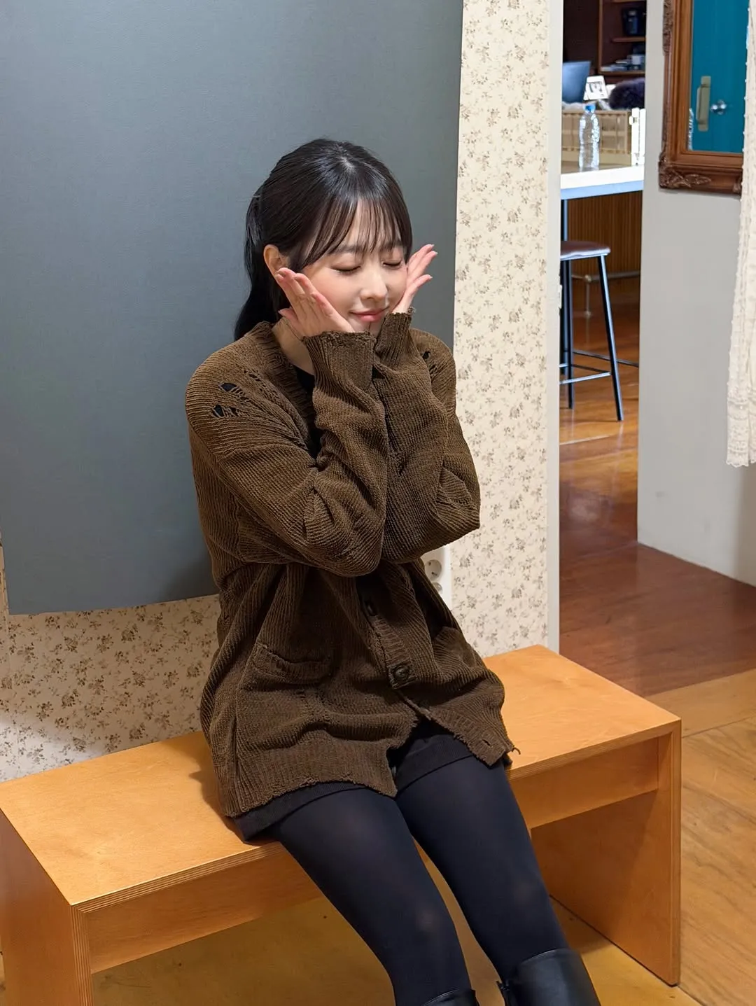 Park Bo-young, Instagram, Selfies, Baby-faced, Gold Land