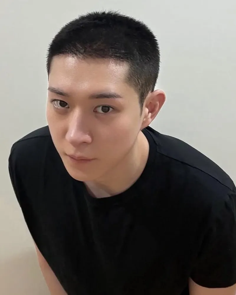 Fans Shocked: Kim Young Dae Reveals Fresh Buzz Cut On Enlistment Day