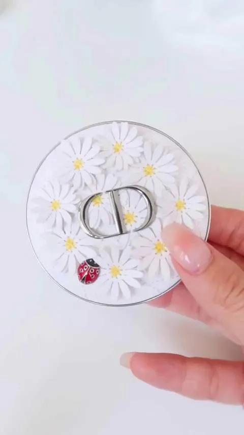 Dior, iluminador, brillo durazno, maquillaje de verano, Forever Glow Luminizer, 003 Sun Kissed, K-makeup