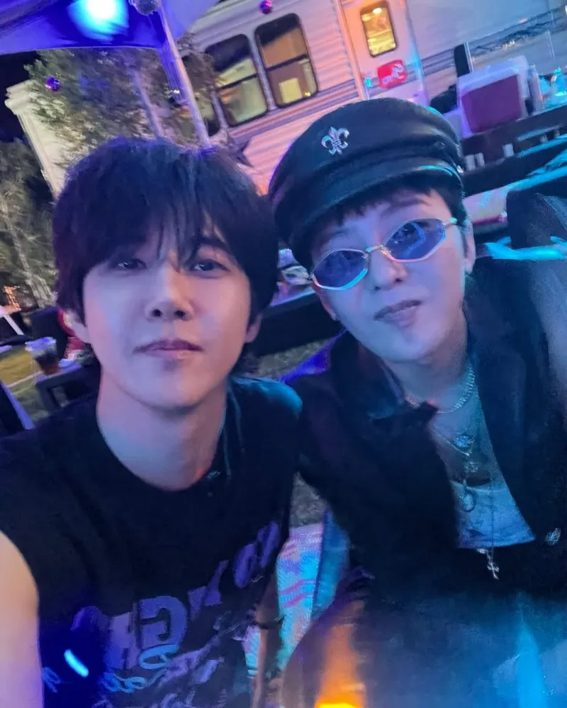 权志龙一句“这算侵犯肖像权哦”打趣…与黄光熙展现依旧的友情