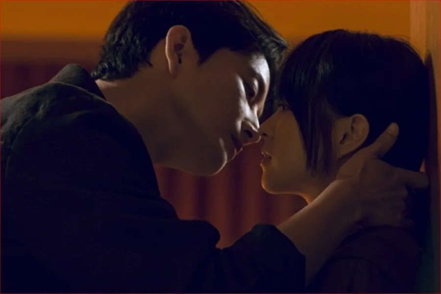 'โกลด์แลนด์' พัคโบยอง♥อีฮยอนอุก ถูกจับภาพก่อนจูบ 1 วินาที (+ภาพ)