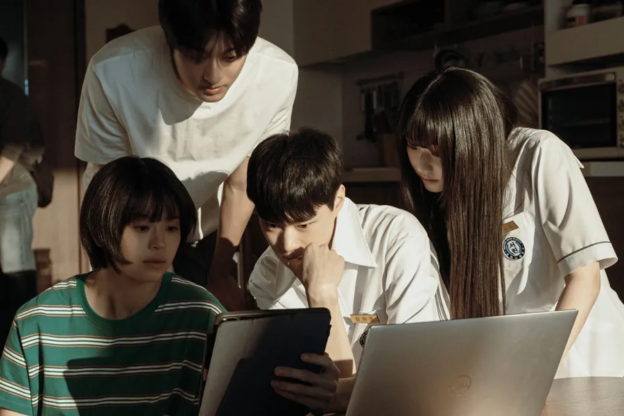 Baek Seon-ho and Jeon So-young’s 'Girigo' Goes Viral, Tops Netflix’s Non-English TV Chart