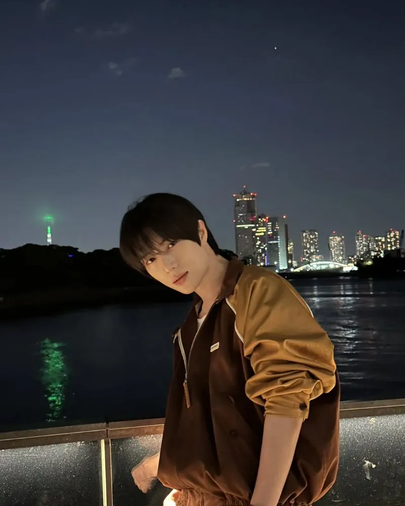 Beomgyu TXT lelah oleh "mengasuh anak sungguhan", update jalan-jalan malam mendadak (+foto)