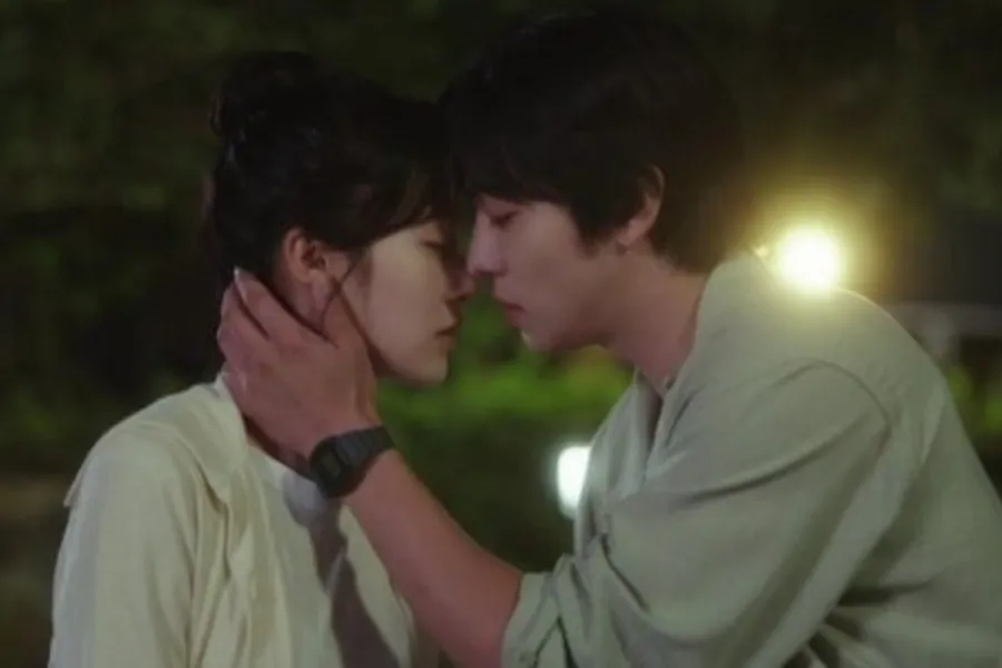 Despite A Steamy Kiss With Chae Won-bin, Ahn Hyo-seop’s ‘Omaejin’ Crashes To Record-Low Ratings