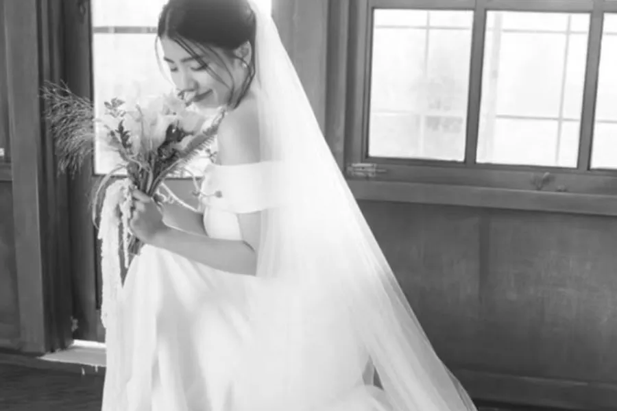 Kim Hwan-hee Announces Surprise Wedding — "May 18, I'm Starting Act 2 Of My Life"
