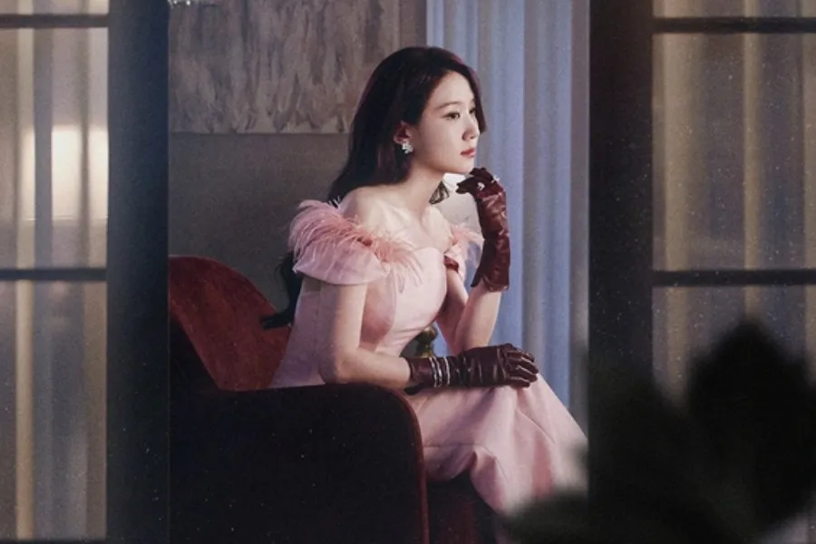 Park Eun-bin, the 'Chaebol Heiress,' Teases a Chilling Summer with 'Spellbound'