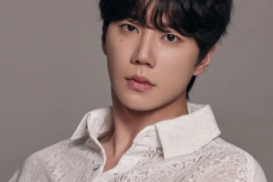 Lee Jun-young’s ‘autograph’ Cameo Sparks Buzz — A Pivotal Scene-Stealer Is Coming