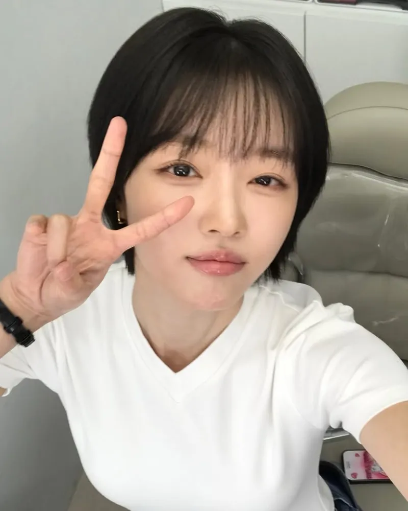 Oh My Girl's YooA Crowned The New 'Bob‑Cut Queen' — The Blueprint of 'Handsome‑Pretty'