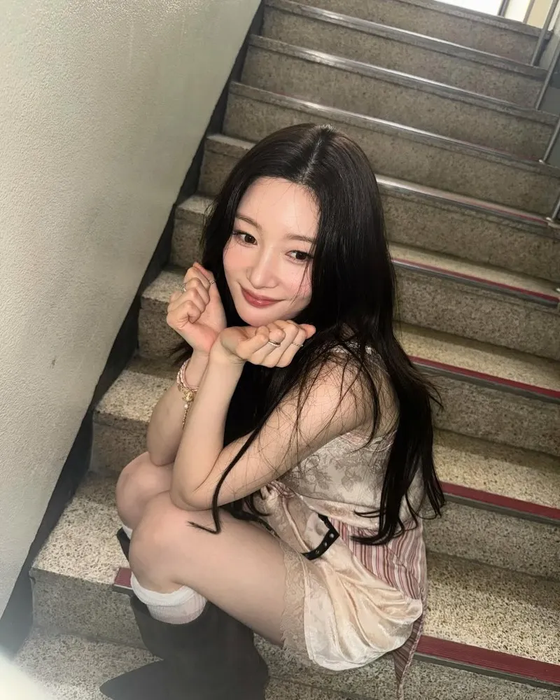 How Can Someone Be A Cherry Blossom? I.O.I’s Jung Chaeyeon Stuns With Pure, Elegant Visuals
