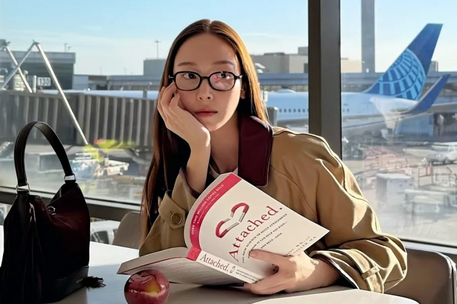 Jessica Breaks Silence On 'Gagging' Video At Chinese Airport: "It Wasn't Because Of A Smell"