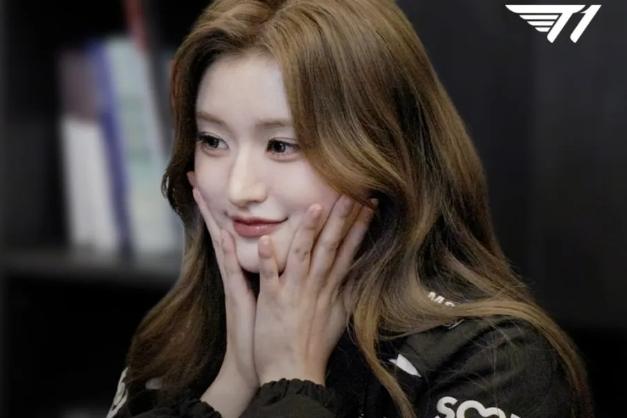 ฟิฟตีฟิฟตี อธีนา กลายเป็นแฟนคลับที่สมหวัง…ได้รับเลือกเป็นแอมบาสเดอร์อย่างเป็นทางการของ T1 วาโลแรนต์