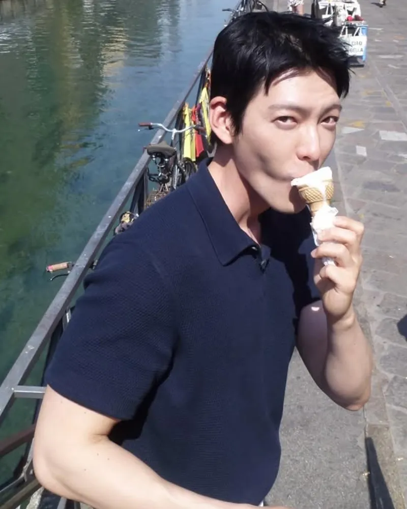 '♥신민아' 김우빈, 밀라노서 '독보적 아우라' 눈길…"제대로 눈호강"