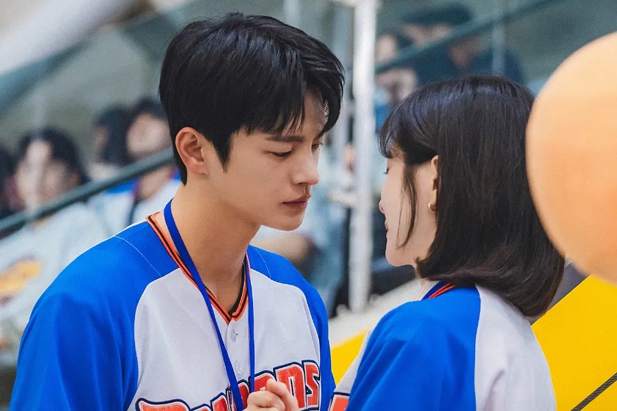 ‘See You at Work Tomorrow!’ Seo In-guk and Park Ji-hyun’s ‘Kiss Time’ Sparks Romance Buzz