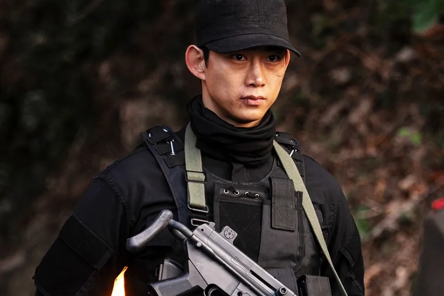 'Captain Korea' Ok Taecyeon tiếp sức cho 'Kim Bujang' của So Ji-sub: "Không biết là ai"