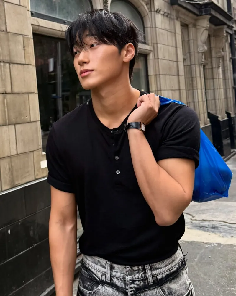 O queridinho do algoritmo: San, do ATEEZ, chama atenção com tronco definido e braços musculosos