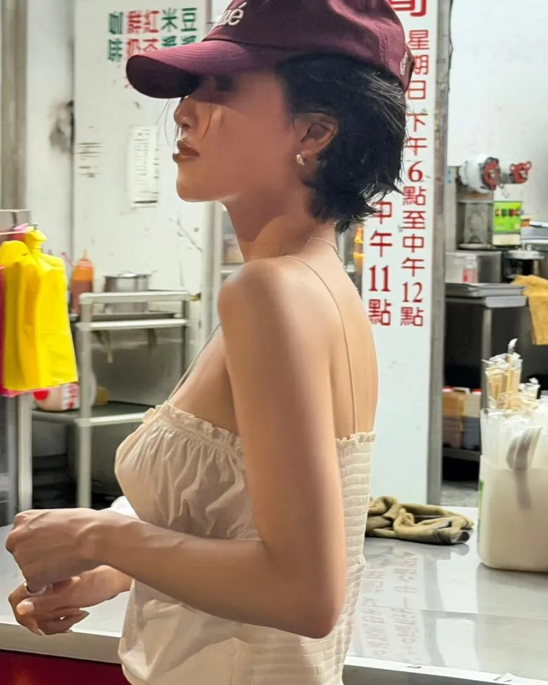 Hwasa, do MAMAMOO, conquista Kaohsiung… músculos das costas impecáveis