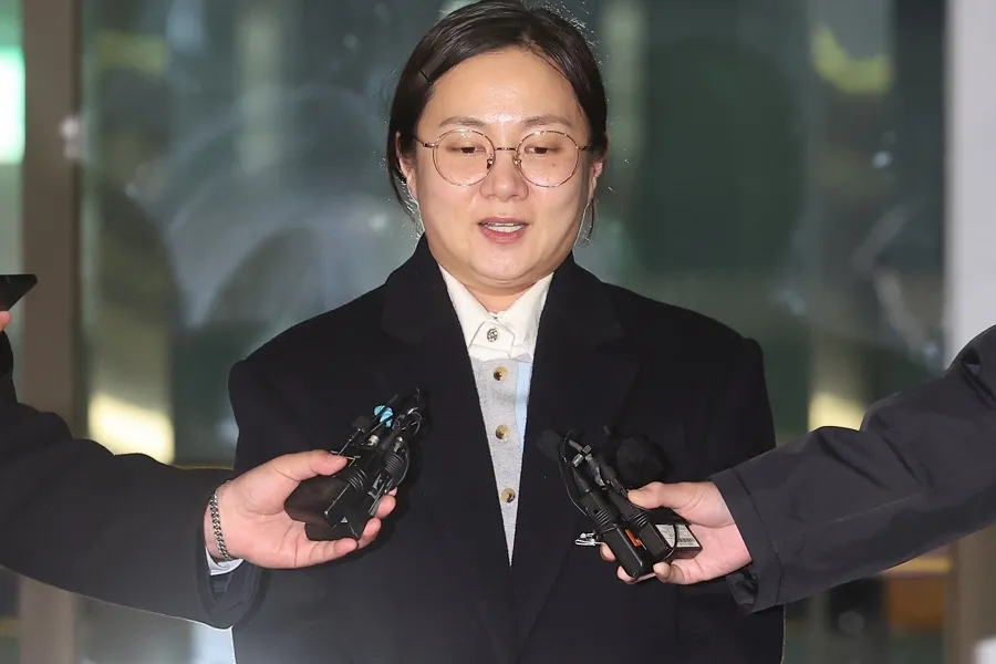 박나래, 강남서에서 첫 피의자 조사…"사실 아닌 주장, 바로 잡겠다"