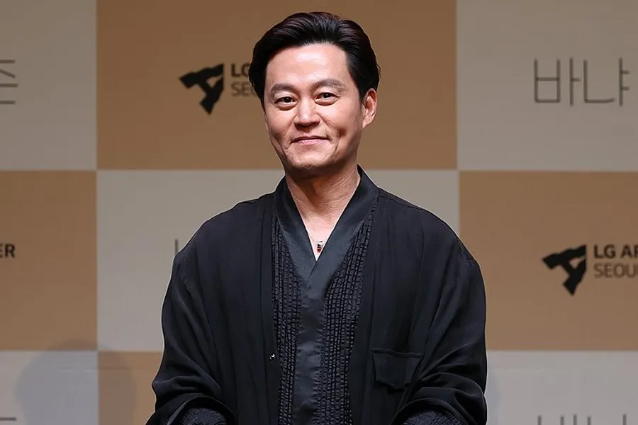 'Andropause' Lee Seo-jin, debut teater perdana 'Paman Vanya'… 'Sejujurnya menyesal ikut'