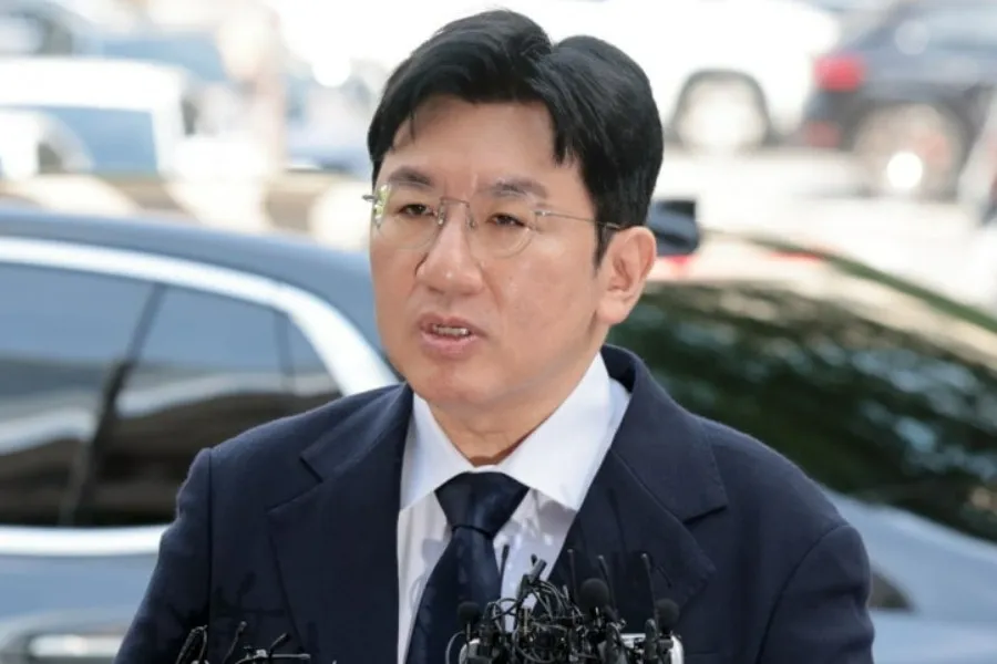 Polisi ajukan surat perintah penahanan untuk Ketua HYBE Bang Si-hyuk atas dugaan 'transaksi curang'