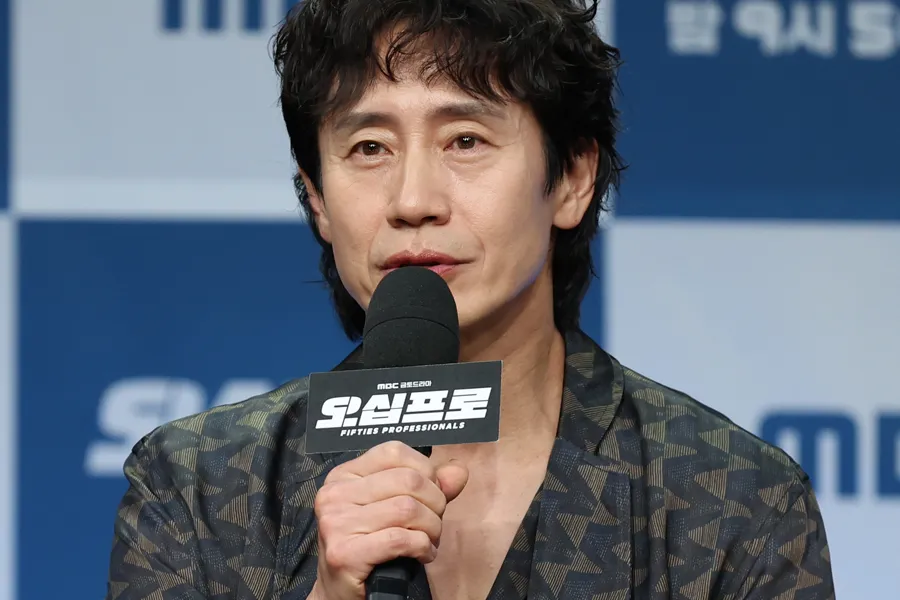 Shin Ha-kyun’s ‘Hit-Proof’ Reunion With Oh Jung-se in ‘Fifties Professionals’: “Solid and So Much Fun to Film”