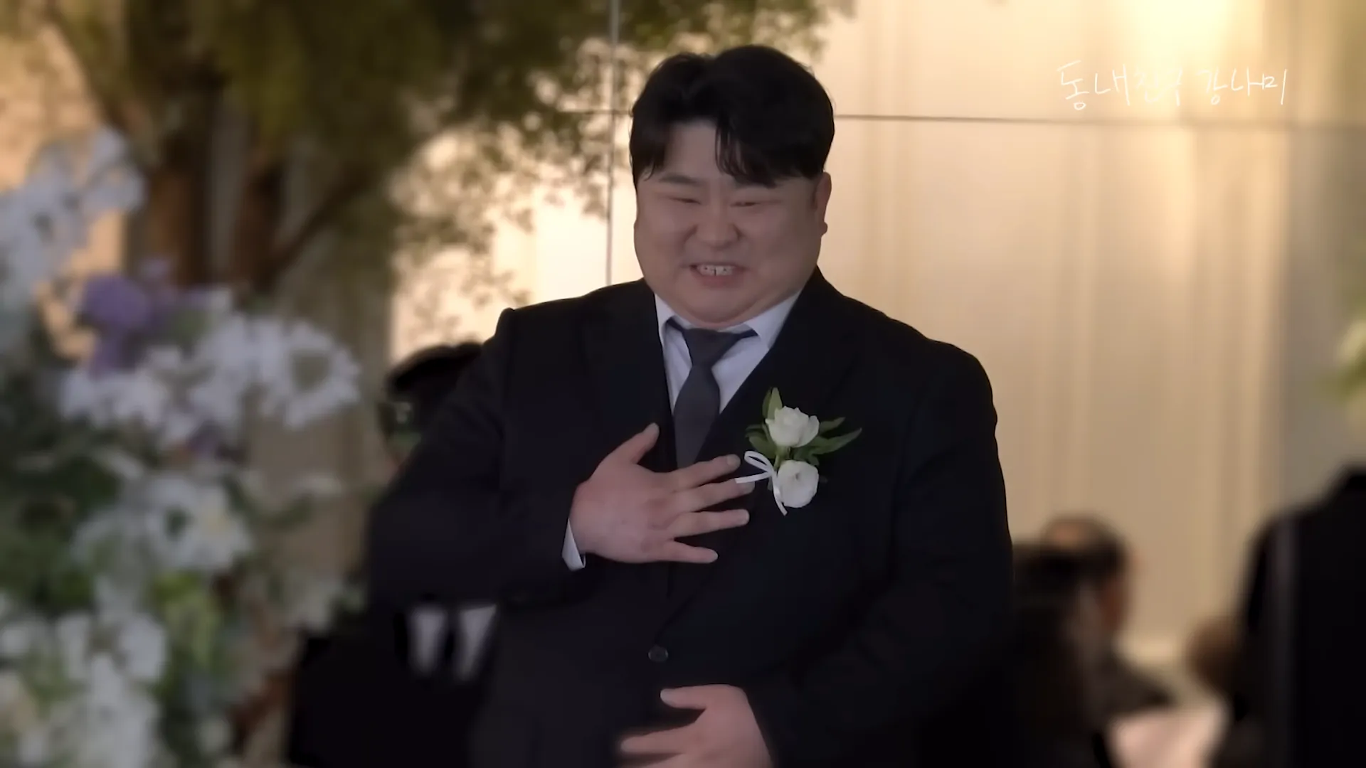 Gangnam, Nadie Vive Sola, metro, amigo, boda, maestro de ceremonias, canción, amistad