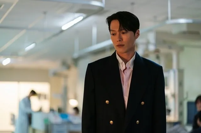 넷플릭스, 키스는괜히해서, 케이팝데몬헌터스, 이즈잇케이크홀리데이, 크리스마스엔도둑질을, 드라마, 영화, SBS, 예능