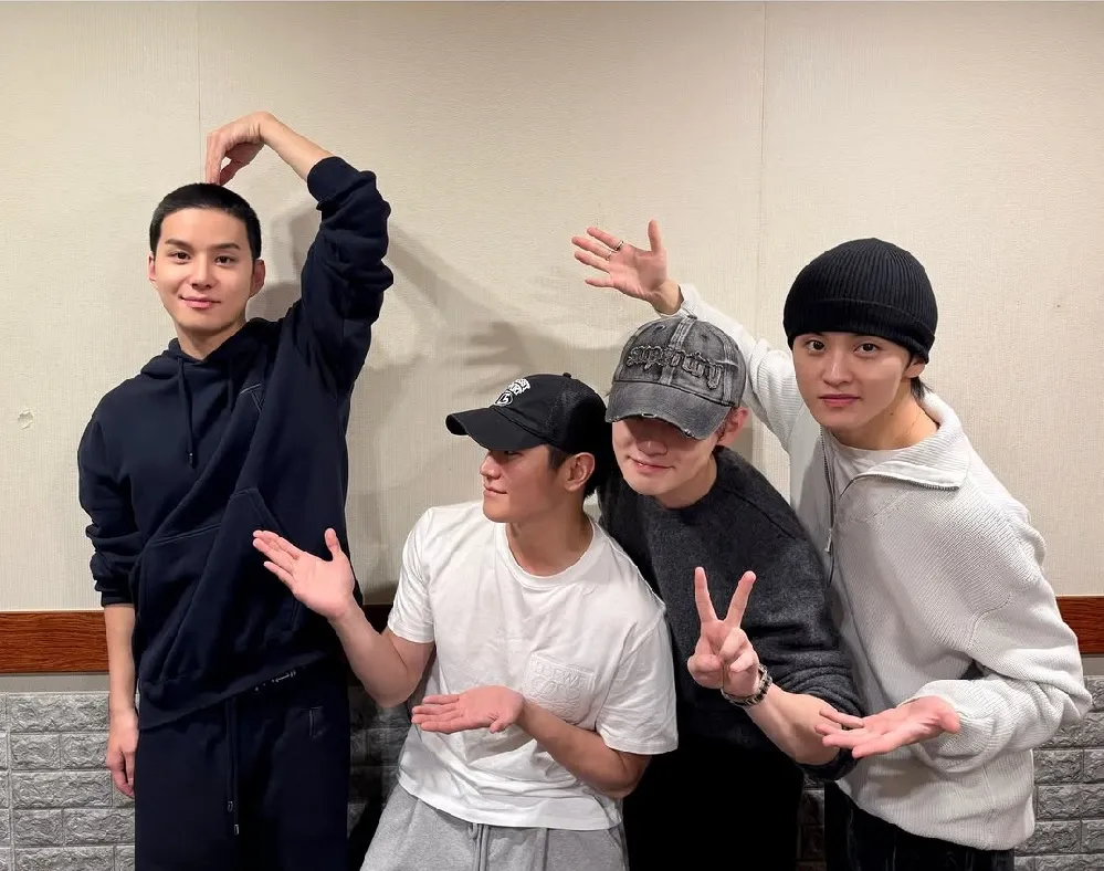 NCT, Doyoung, Jungwoo, alistamiento, rapado, banda militar, corte al rape, Ejército, servicio activo