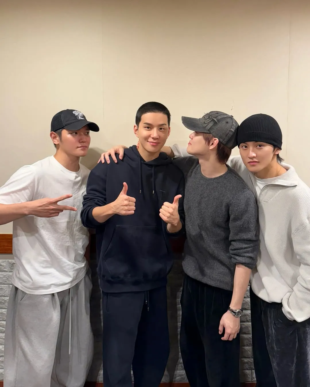 NCT, Doyoung, Jungwoo, alistamiento, rapado, banda militar, corte al rape, Ejército, servicio activo