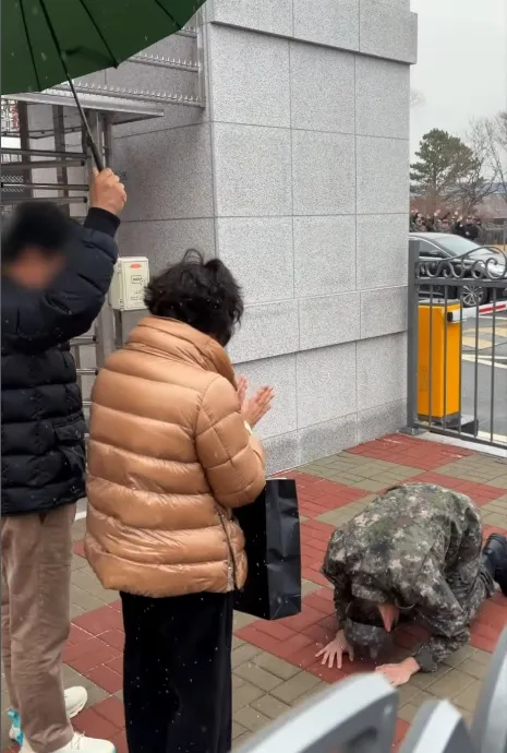 NCT, Taeyong, Navy, Military Discharge, Doyoung, Jungwoo