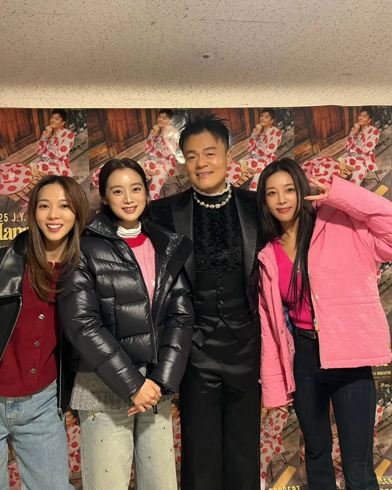 완전체는 아니었지만…원더걸스, JYP 콘서트서 '반가운 재회'