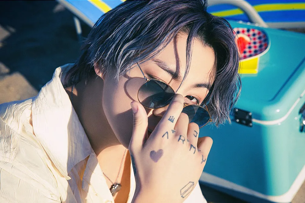 Year-End Review, K-Pop, Idols, K-Pop: Demon Hunters, Rosé, BLACKPINK, Billboard, CORTIS, ALLDAY Project, Hwang Minhyun, Jungkook, Winter, Dating rumors, Doyoung, Jungwoo, Woozi, Hoshi, Wonwoo, Military hiatus, Taeyong