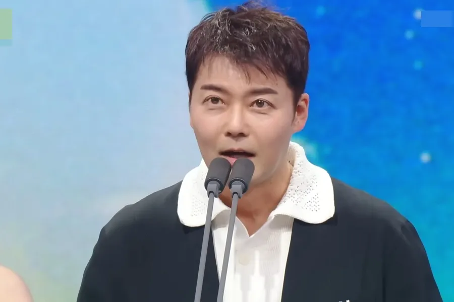 チョン・ヒョンム、KBS大賞受賞後14年ぶりに単独トーク番組へ…『屋上部屋の問題児たち』に登場