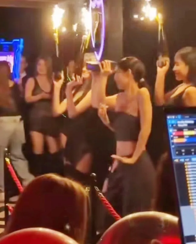 Dynamic Duo, Gaeko, Divorce, Kim Su-mi, Jeong Shin-woo, Woo Chang-soo, Passing, Battling illness, Im Sung-geun, DUI, Jennie, Birthday, Video, Sparkler, Lingerie, Park Gun, Han Young, Baekhyun, Dujjonku, No Tail to Tell