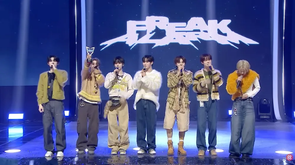 ALPHA DRIVE ONE, 데뷔, 음악방송, 오리콘, FREAK ALARM, 알파드라이브원, 일본, 쇼 챔피언, 프릭 알람, 유포리아, 1위, 쇼챔