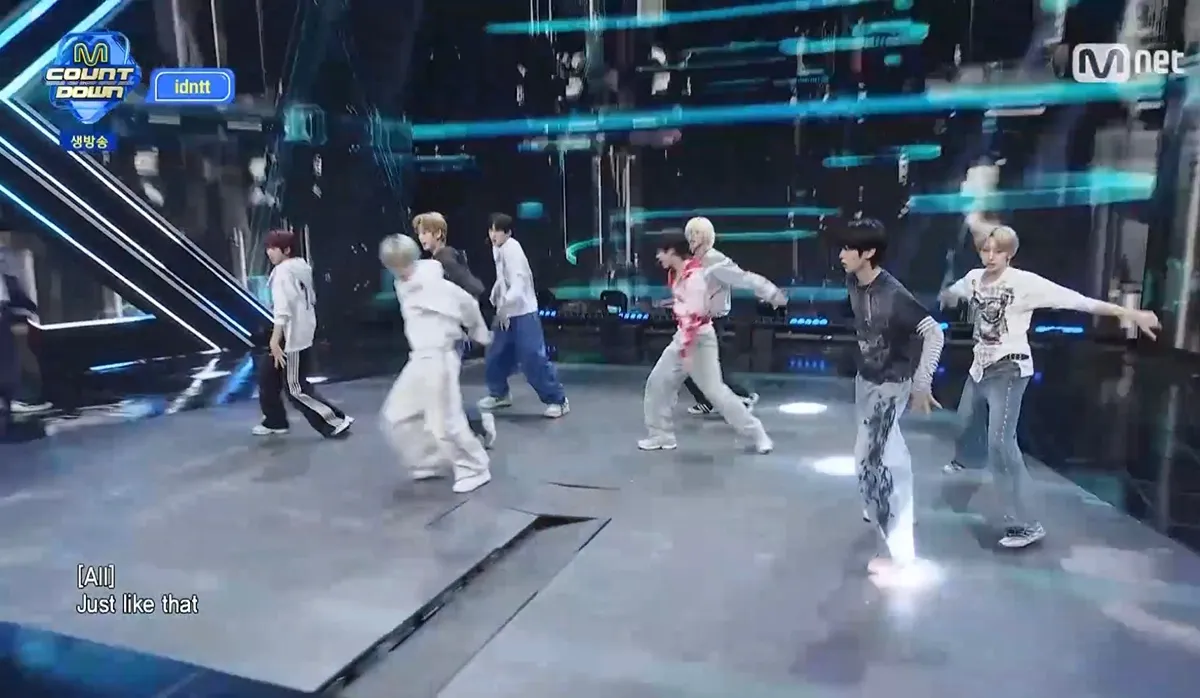 incidente en transmisión, M Countdown, hundimiento del escenario, idntt, Identity