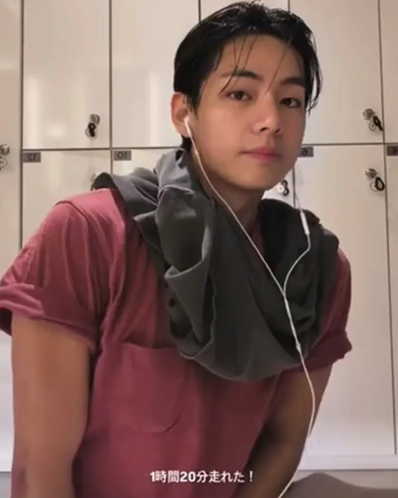 ¿Rostro al natural? V de BTS es captado tras su entrenamiento (+FOTOS)