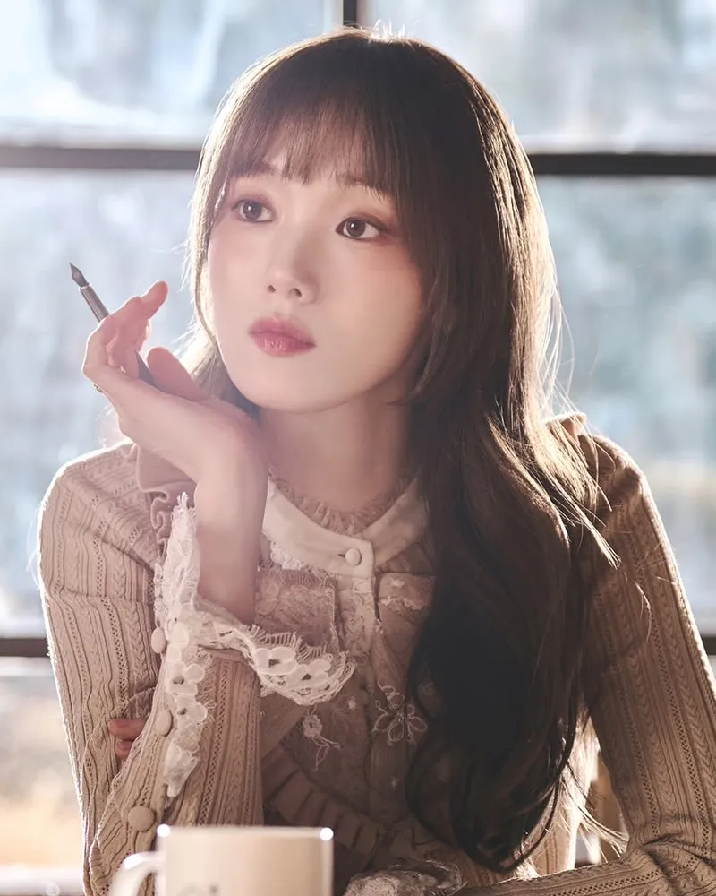 Lee Sung-kyung 'En tu estación radiante', un rayo de luz en medio de la tormenta en Fantagio
