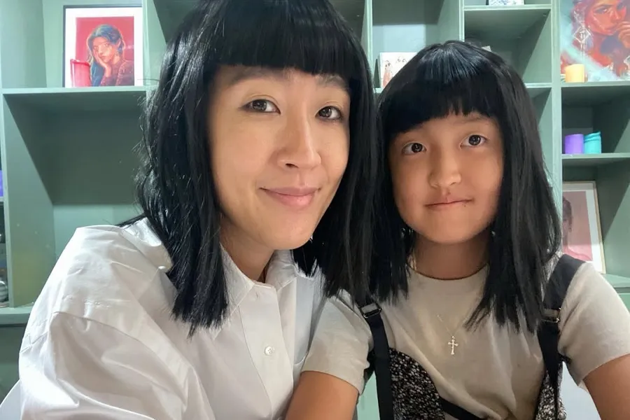 ¡No es cirugía, es filtro! Hong Jin-kyung responde a los rumores sobre su hija