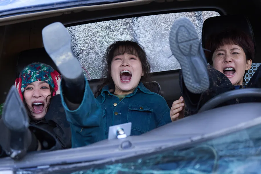 ヨム・ジョンア→キム・ヘユン『ランド』、表情だけでも大作の気配「初スチールも強烈」