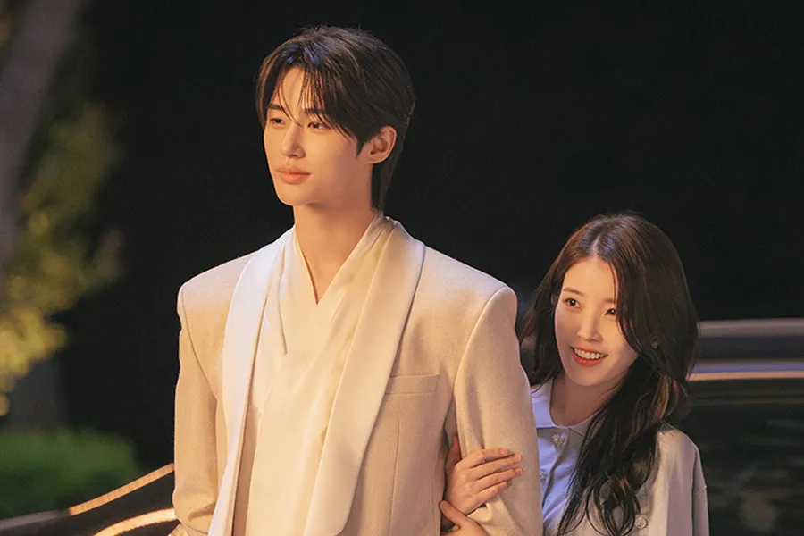 IU Drops “Paparazzi”-Style Stills With On-Screen Groom Byeon Woo-seok for ‘Perfect Crown’