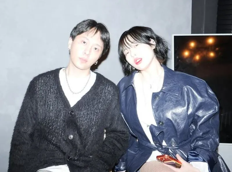 HyunA de mãos dadas com Yong Junhyung, novos rumores de gravidez?… O casal está às compras
