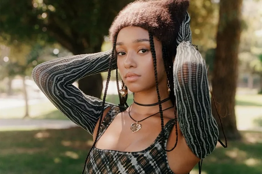 Manon, do KATSEYE, dá curtida após pausa nas atividades… e interpretações intrigantes se espalham