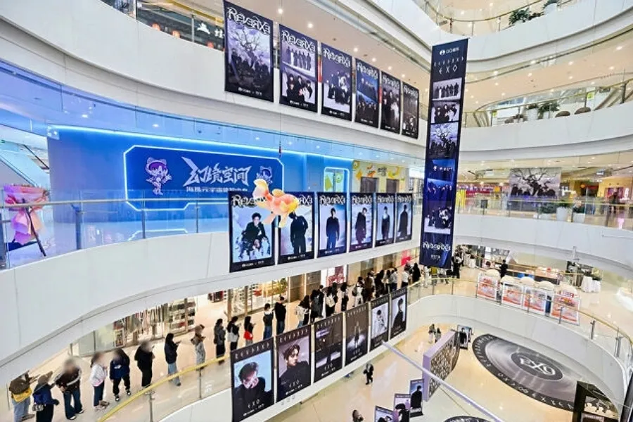 컴백과 동시에 중국 강타…역사적 기록 세운 엑소 '랩핑 팝업'