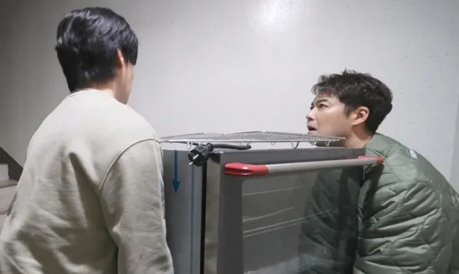 全炫茂, 安宰賢, 我獨自生活, 義賣會, 烤箱, 配送, 名牌