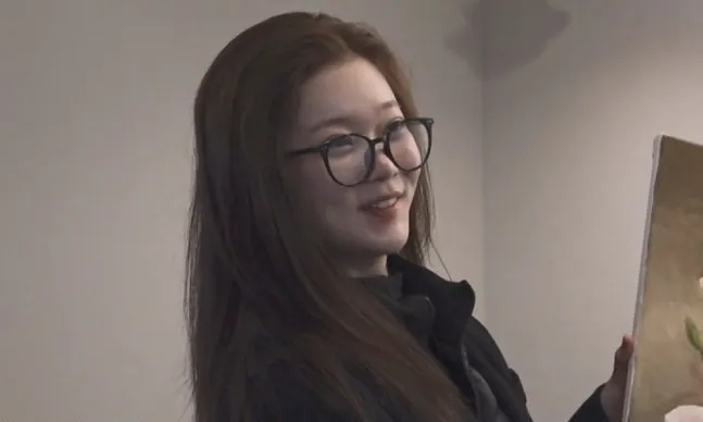 Tsuki, I Live Alone, pintura, hobby, ateliê de arte, donburi, culinária