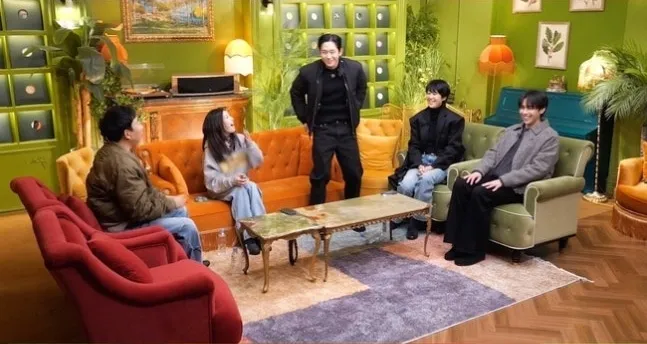 コ・ユンジョン, チョン・ヘイン, パク・ミョンス, ホン・ジンギョン, キム・ドフン, ユン・ナムノ, マニトクラブ, プレゼント