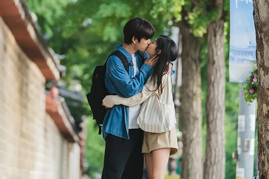 Park Jinyoung and Kim Minju’s ‘The Shining’ First Kiss Captured — Youth Romance Sparks Buzz