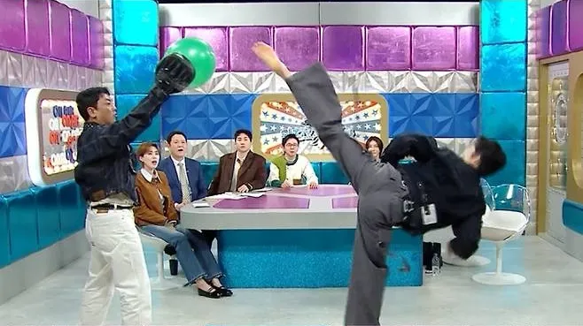 朱钟赫, Radio Star, 非常律师禹英禑, 权谋术数, 知名度, 话剧