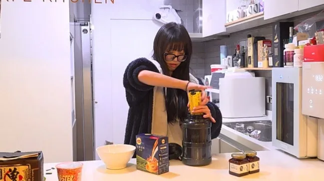 ツヤン, モッパン, 全知的おせっかい視点, コーヒーミックス, しゃぶしゃぶ, ステーキ, ワタリガニ