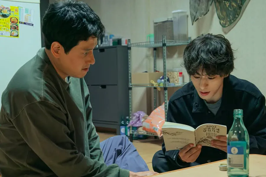 朴海俊在《人人都在与自我无价值感搏斗》中与具教焕演绎兄弟默契…变身前诗人